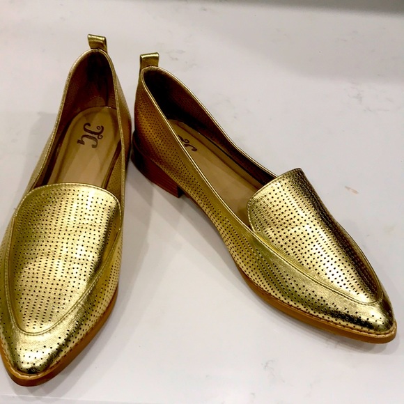 T G Shoes - YELLOW GOLD SIZE 9 NWOTTan soles w all LUCIOUS GOLD!